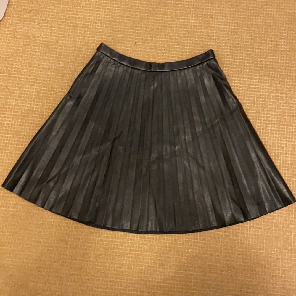 Jcrew black faux leather pleated mini skirt size 2